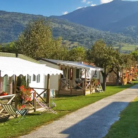 مكان تخييم Petite Maison Avec Terrasse - 3 Pers. - Api-1-52-2003 Grand-Aigueblanche